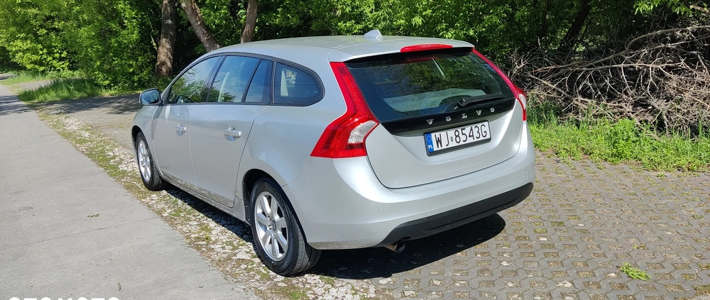 Volvo V60 cena 29900 przebieg: 253683, rok produkcji 2011 z Warszawa małe 121